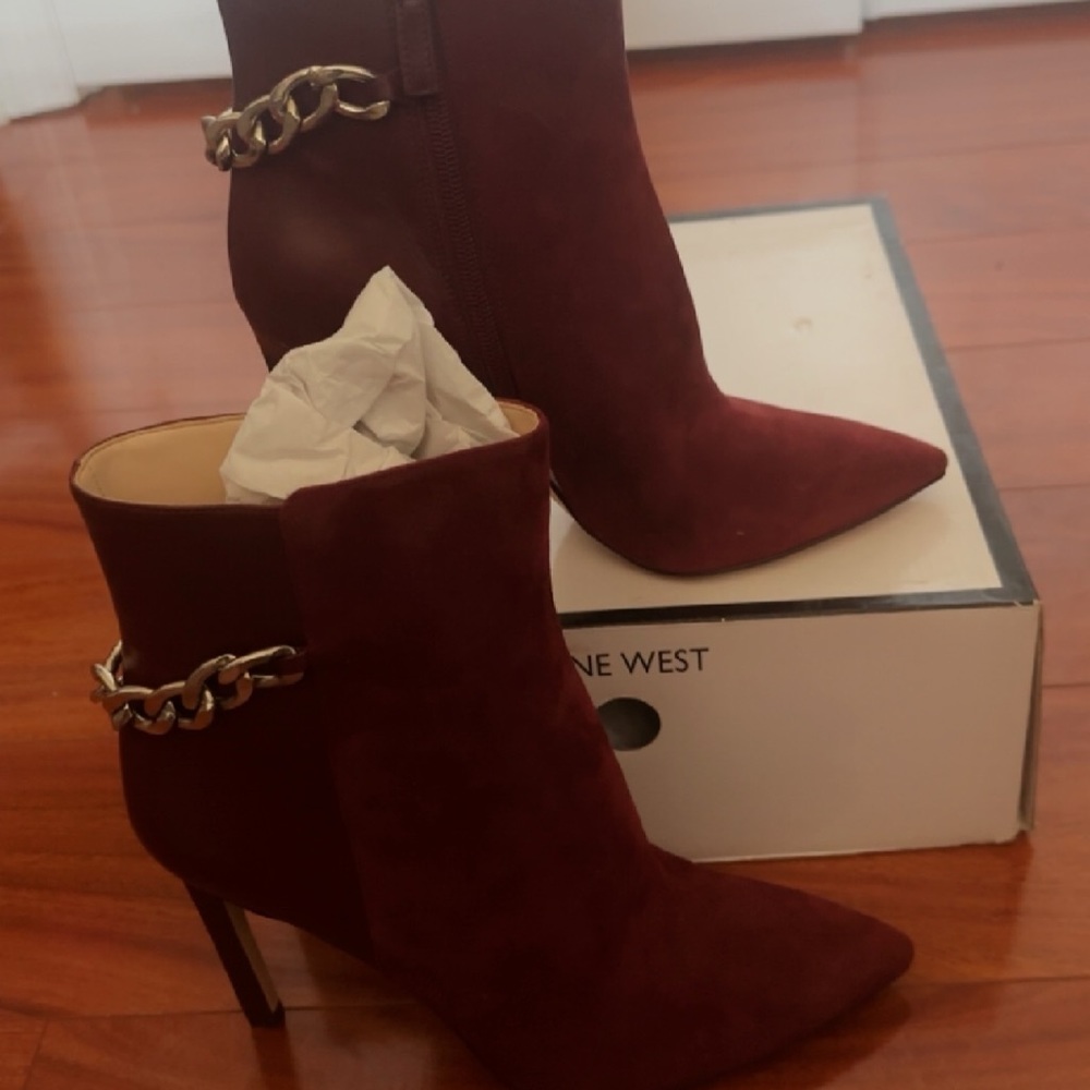 Nine West: Tyronah Booties Burgundy Sz 9
